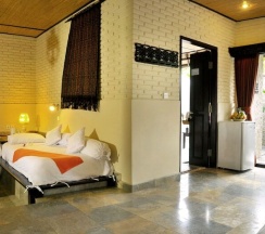 Семейное бунгало с балконом в Hidden Paradise Cottages