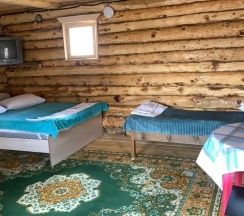 Коттедж улучшенный с 2 односпальными и 1 двуспальной кроватью в Аура Алтая