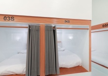 Кровать в общем номере (мужской номер) в OYO 544 Sleep Sloth Hostel