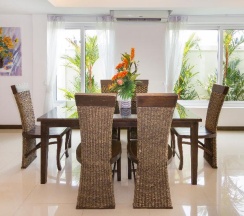 Вилла с 4 комнатами с балконом в Tropicana Pool Villa