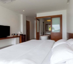 Двухместный номер Superior с видом на море двуспальная кровать в X-sea khanom Harbor Bay Resort