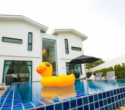 Двухместная семейная вилла двуспальная кровать в Happy Family Villa