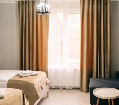 Двухместный номер с диваном 2 отдельные кровати в Winterfell