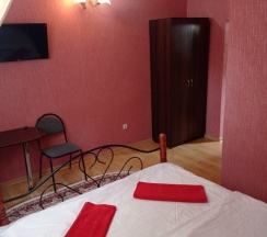 Двухместный номер Эконом Мансарда двуспальная кровать в Людмила