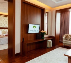 Двухместный номер Garden Premium с красивым видом из окна двуспальная кровать в Garden Park Inn