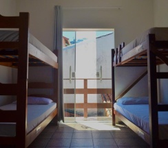 Кровать в общем номере (женский номер) в Cabo Frio Fun Hostel