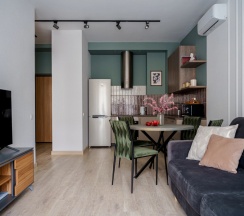 Апартаменты с балконом и с красивым видом из окна в Апартаменты Central street от сети Good Vibes Apartments