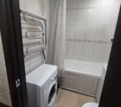 Апартаменты c 1 комнатой с балконом и с красивым видом из окна в Квартира 1-ком возле аэропорта