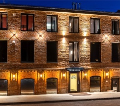Room for romantic. Мансарда с террасой и камином размещение 1-2 человека. в Nikolaevbuilding
