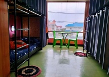 Кровать в общем номере (женский номер) с видом на город в Chiang Mai Panda Hostel