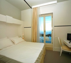 Четырёхместный семейный номер Deluxe с видом на море в Hotel Piccolo Portofino