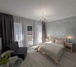 Трехместный Люкс на 3-м этаже с балконом и видом на море и горы в Агава