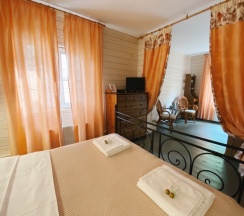 Розовый рассвет в River Villa