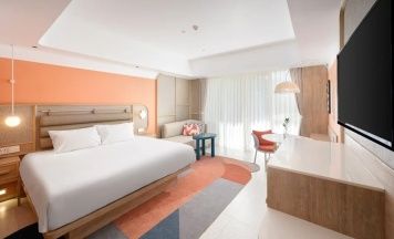 Двухместный номер Deluxe с видом на бассейн двуспальная кровать в Centara Karon Resort Phuket