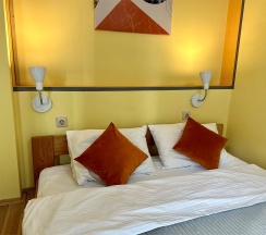 Двухместный номер с одной большой кроватью (DBL) в Riverside Hotel