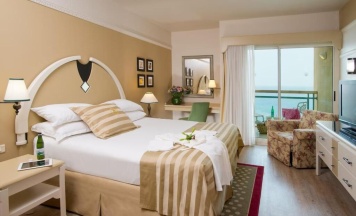 Двухместный номер Deluxe с балконом двуспальная кровать в Herods Palace Hotel