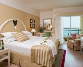 Двухместный номер Grand Deluxe двуспальная кровать в Herods Palace Hotel