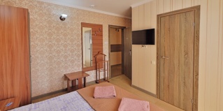 Геленджик: Гостевой дом Лорис