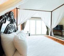 Четырёхместный номер Royal в Royal Phala Cliff Beach Resort and Spa