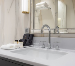 Делюкс в Генрих