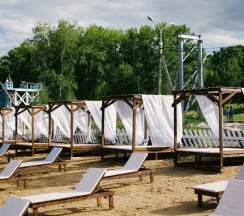 Четырёхместные апартаменты Standard с балконом и с красивым видом из окна в Высота38
