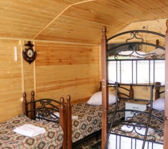 Четырёхместный коттедж в  Изумруд