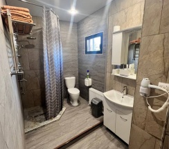 Двухместный номер категории "Полулюкс" с балконом, кровати спринг бокс (трансформируются в отдельные кровати). в Викинг