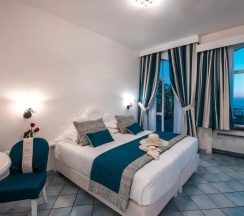 Двухместный номер Executive Seaview (двуспальная кровать) в Positano Art Hotel Pasitea