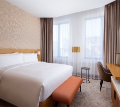 Стандартный номер с видом на город с кроватью Queen в DoubleTree Moscow Arbat