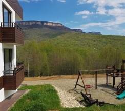 ЛЮКС 2х местный 2 этаж с диваном и лоджией вид на гору ТХАЧ в Вершина