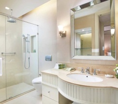 Люкс с 2 комнатами с видом на парк в Oriental Residence Bangkok