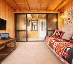 Двухкомнатный улучшенный стандарт с видом на горы | без балкона | 2 этаж в Hayat Haus