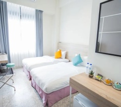 Двухместный номер Standard с видом на город двуспальная кровать в Rainbow Hotel