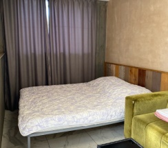 Двухместный коттедж с красивым видом из окна двуспальная кровать в Koban Spa Resort