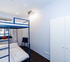 Семейный номер с общей ванной комнатой «Детективы» в BookCase Hostel