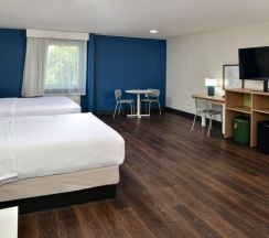 Четырёхместный номер Standard в Spark by Hilton Dallas Market Center