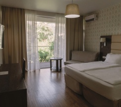 Двухместный номер Standard с балконом и с красивым видом из окна 2 отдельные кровати в Четыре сезона