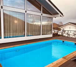 Вилла с бассейном и видом на горы в Алтай Пэлас