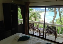 Номер Deluxe beachfront в On The Hill Karon Resort