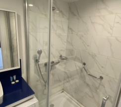 Трёхместный номер Deluxe с балконом и с видом на море в Апарт-отель MyGeorgia LLC Orbi City