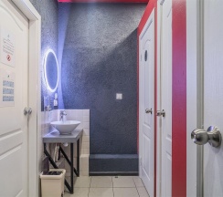 Номер стандарт улучшенный с 1 двуспальной кроватью в Hot Place Guest House