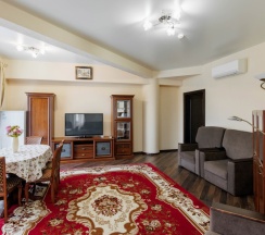 Двухместные апартаменты с 3 комнатами с балконом и с видом на море двуспальная кровать в Дом Москвы