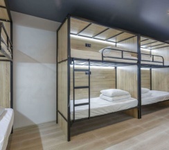 Общий мужской 10 местный номер верхние кровати в На Рубле