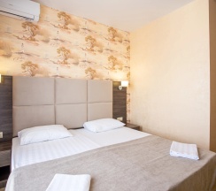 Двухместный номер Standard с балконом и с видом на горы (двуспальная кровать) в Атмосфера