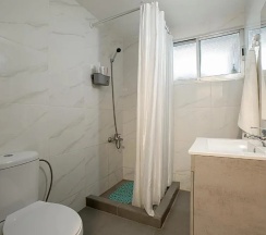 Кровать в общем номере в White Hostel