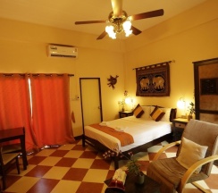 Двухместный номер Deluxe с балконом двуспальная кровать в Guesthouse Liam's Suan Dok Mai
