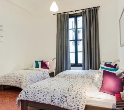 Трёхместный номер Superior в Tomo Hostel