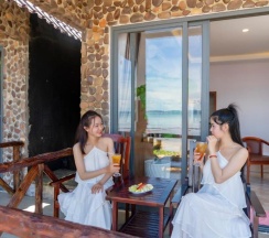 Бунгало рядом с пляжем в Mai Phuong Resort Phu Quoc