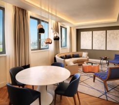 Двухместный люкс Khazar c 1 комнатой с видом на море двуспальная кровать в Intourist Hotel Baku