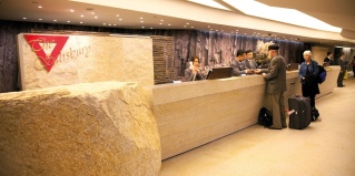 Коулун: Отель The Salisbury YMCA of Hong Kong